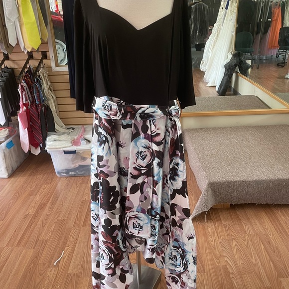 Formal mid ankle dress by R & M Richard’s size 16W black with multi colored bott - Picture 2 of 9